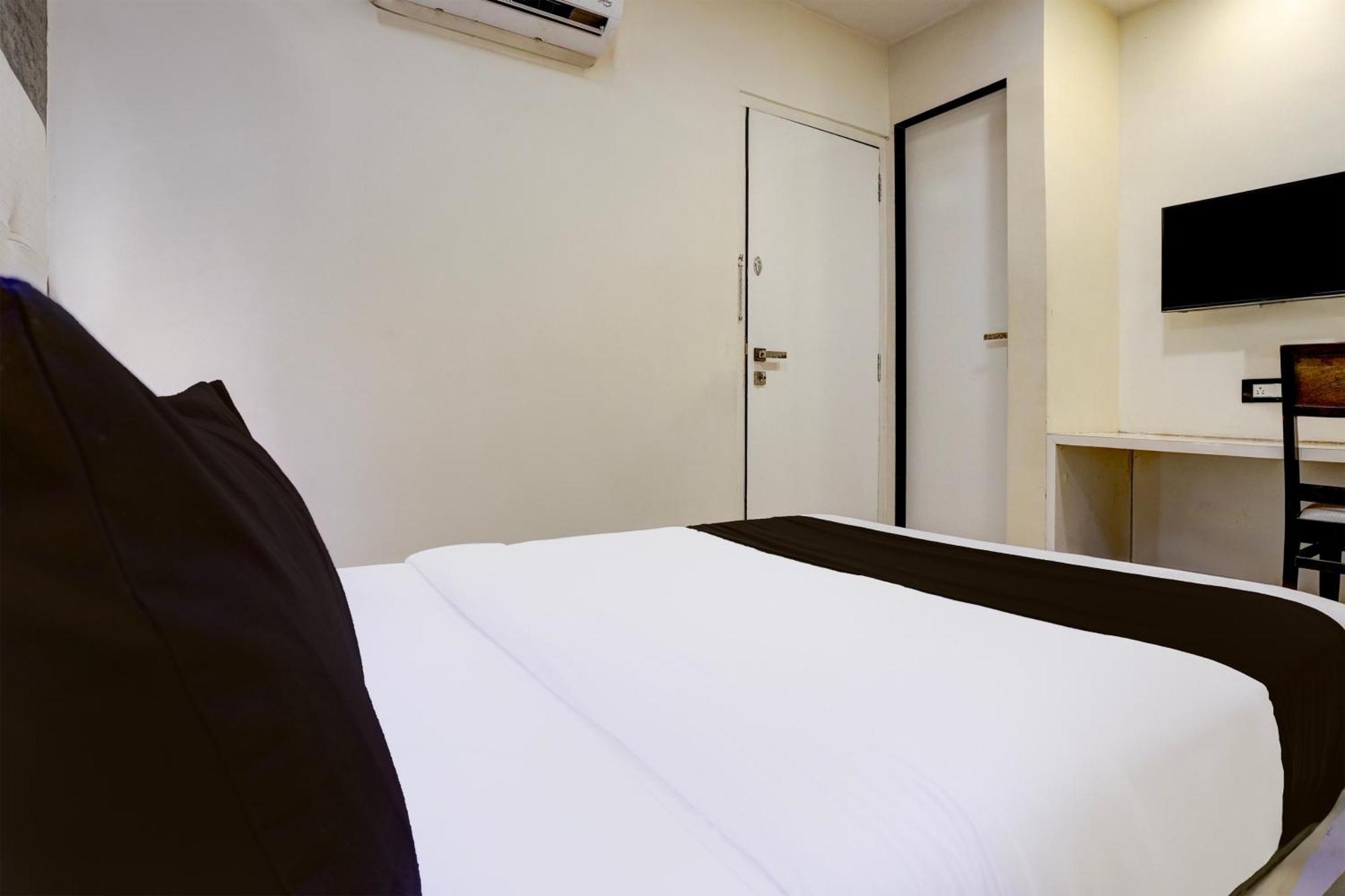 Hotel O Golden Star มุมไบ ภายนอก รูปภาพ