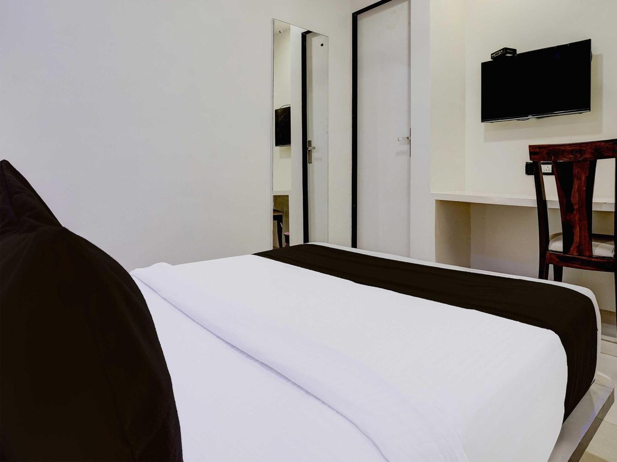 Hotel O Golden Star มุมไบ ภายนอก รูปภาพ