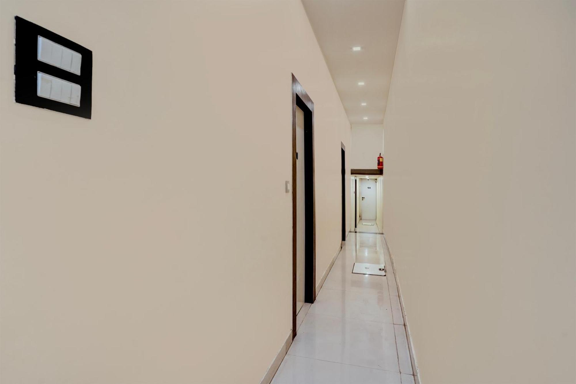 Hotel O Golden Star มุมไบ ภายนอก รูปภาพ